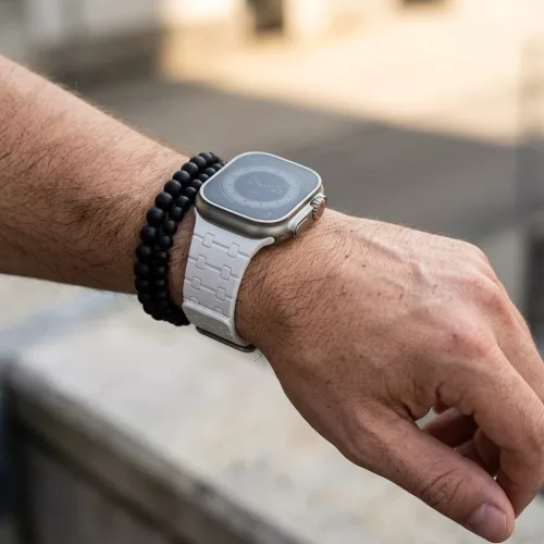 Apple Watch Train mágneses szilikon szíj /bézs-púder/40/41 és 42 mm